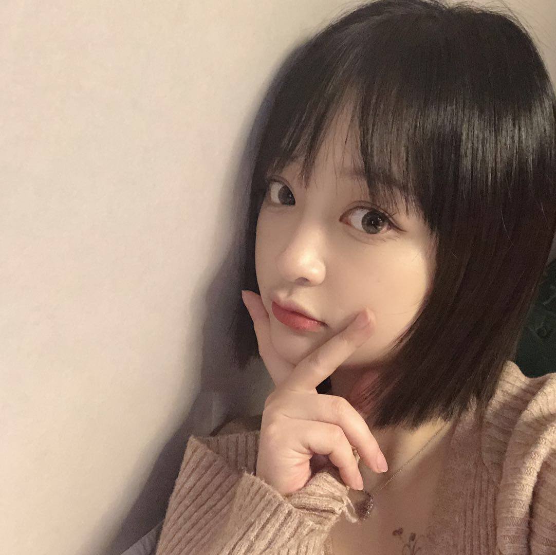 肉嘟嘟的上班族白领