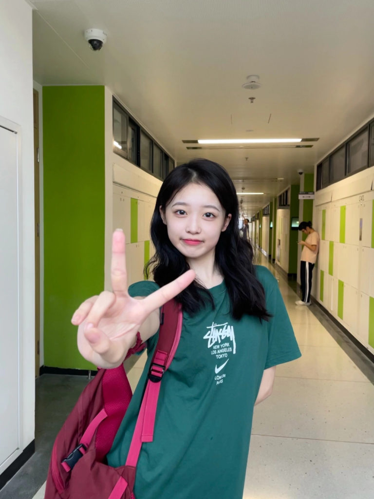 园区高端初次下海的小妹妹18岁